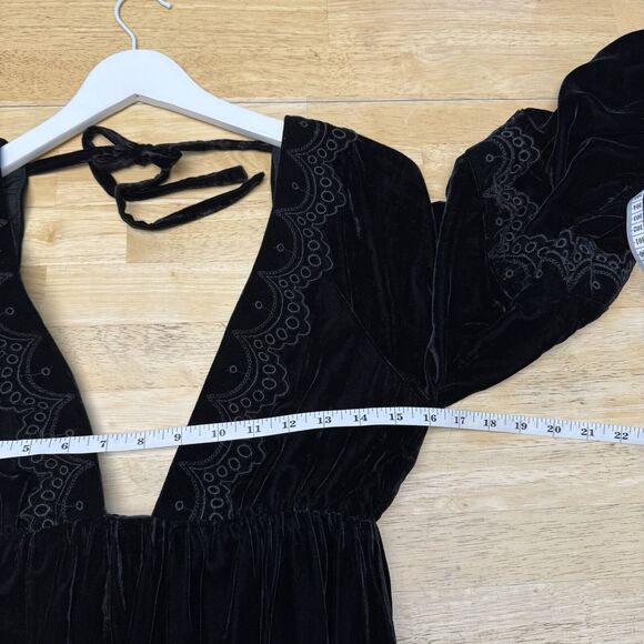 Revolve TULAROSA Juliet Dress Mini Black Velvet Peasant Eyelet Deep V Sexy XS - Picture 8 of 14